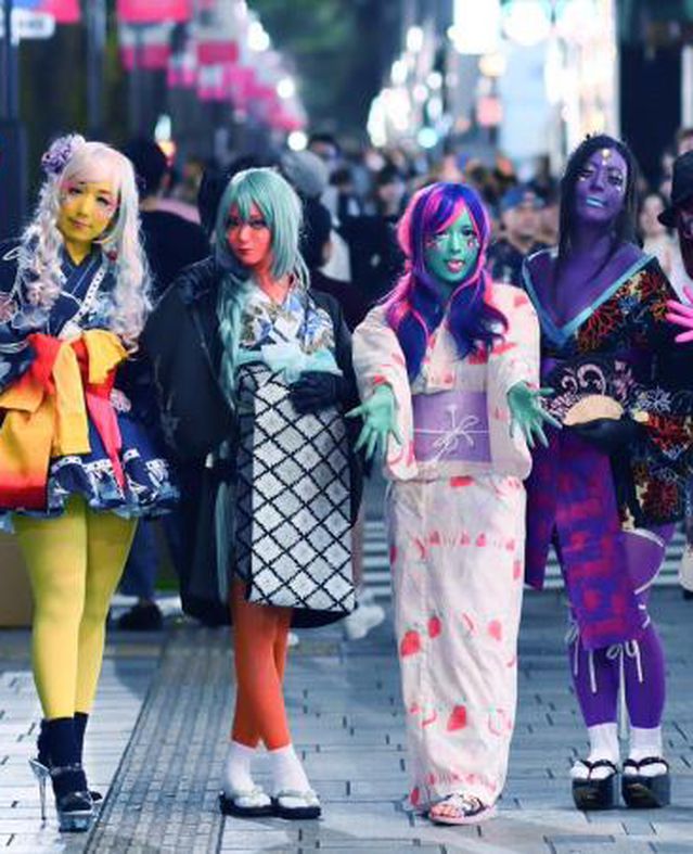 فتيات يغيرن مسار الموضة في طوكيو