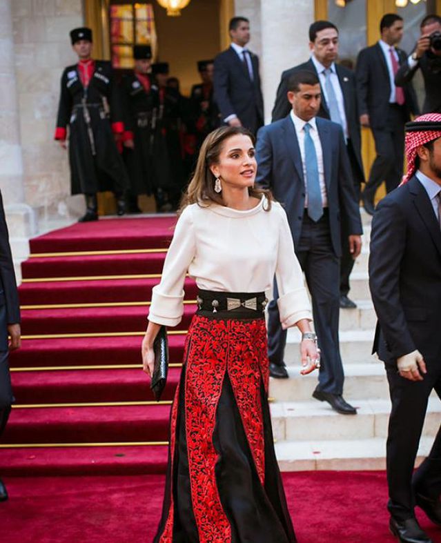 20 إطلالة مميزة للملكة رانيا
