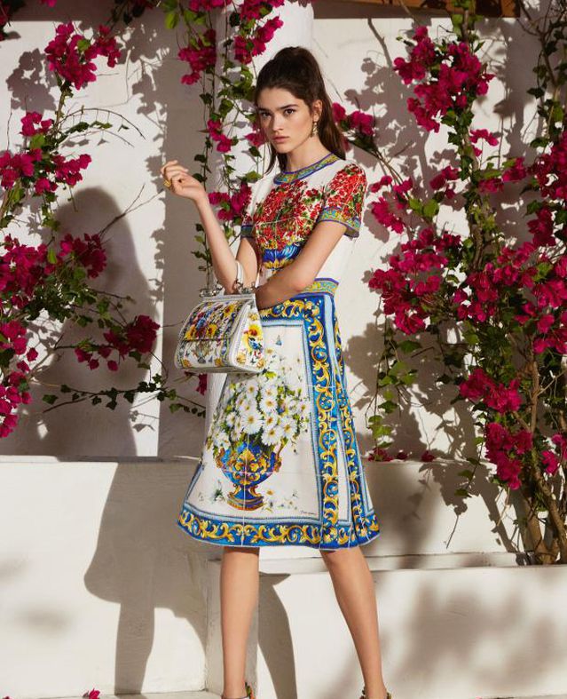 "الورود".. أحدث تصميمات أزياء خريف 2017 من "Dolce & Gabbana"