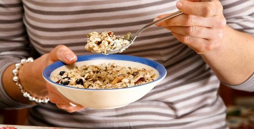استشاري تغذية توضح أهمية الوجبة الفاصلة بين الفطار والسحور