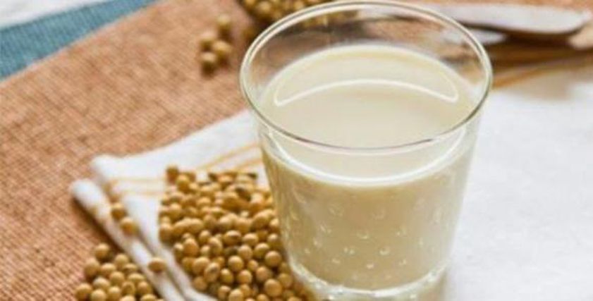 حليب الصويا الديل الصحي لحليب الابقار ولكن بمنع عنه الاطفال
