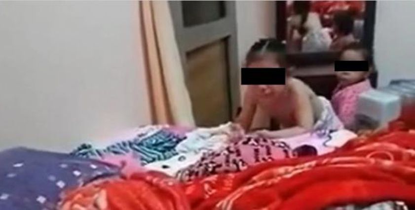 فيديو تعذيب الأم لبناتها