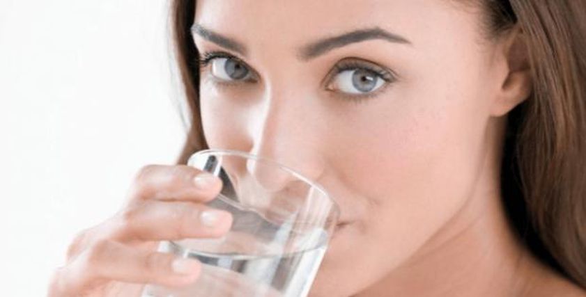 7 فوائد صحية عند شرب المياه على معدة خاوية