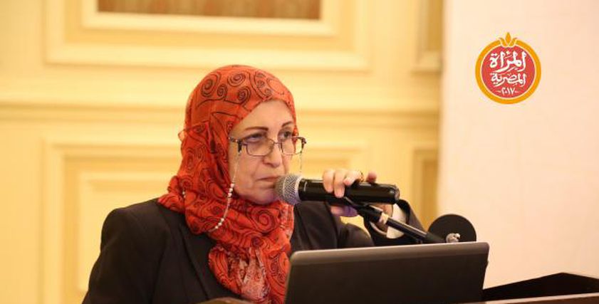 الدكتورة  مرفت محمود استاذة البحوث القيادية بالمركز الدولى الاسلامى بجامعه الازهر