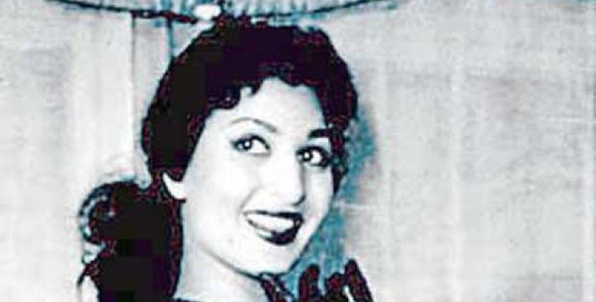 الفنانة نعيمة عاكف