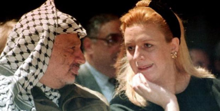 ياسر عرفات وزوجته سهى