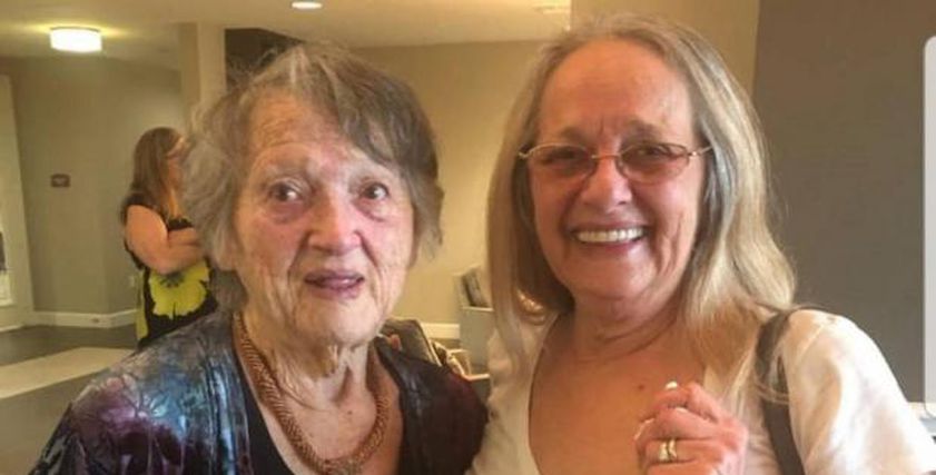 بالصور| ابنة أمريكية تلتقي والدتها بعد 69 عاما