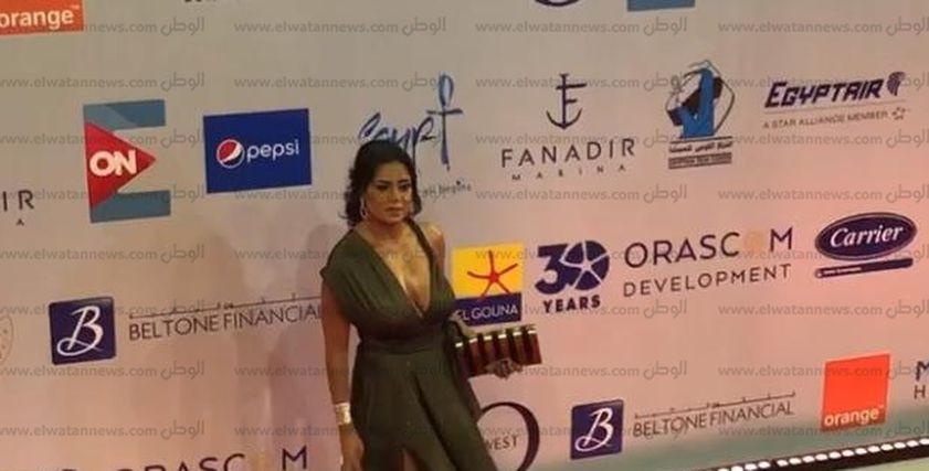 الفنانة رانيا يوسف خلال افتتاح مهرجان الجونة السينمائي