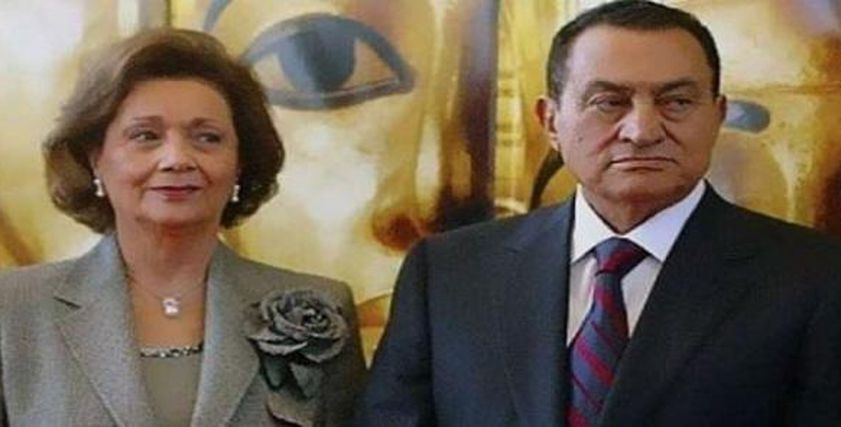 الرئيس الراحل مبارك وقرينته سوزان مبارك