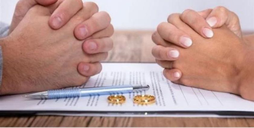 توقيع عقد طلاق 