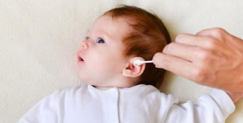 طريقة تنظيف الأذن للأطفال