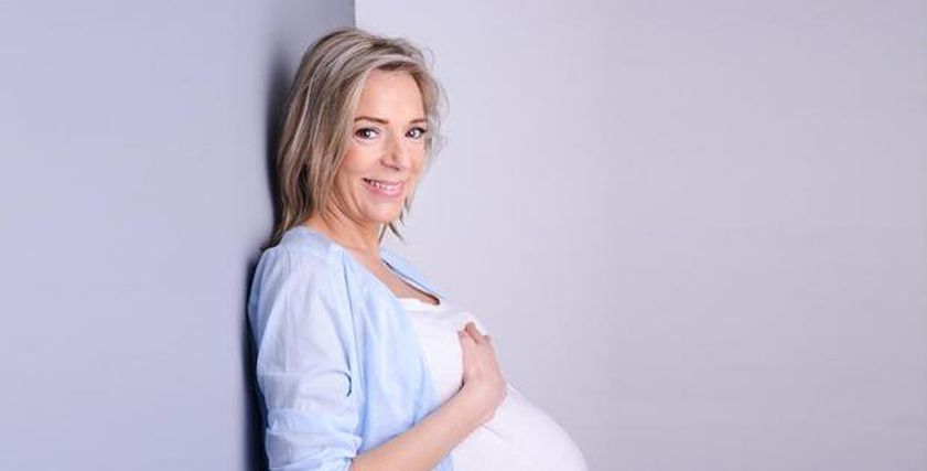 في بريطانيا.. عيادات التلقيح تساعد النساء في عمر الـ60 على الإنجاب