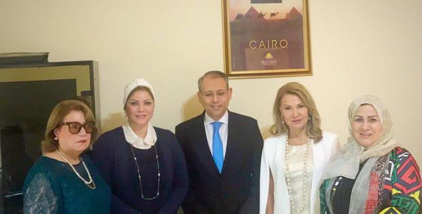 منال العبسي تشيد بالسفير المصري في لبنان وتؤكد: هدفنا مصلحة المرأة العربية
