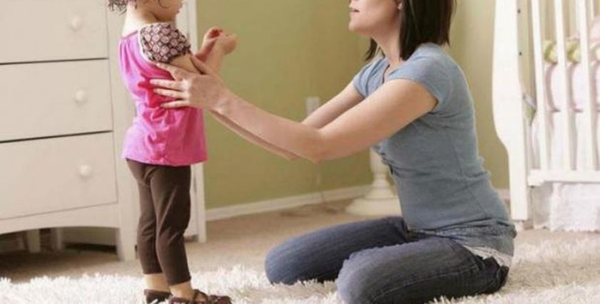 تعليم الطفل نظافة المنزل- صورة تعبيرية