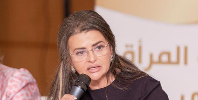 دينا عبد الفتاح