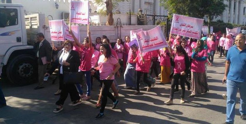 مسيره للفتيات في الشهر العالمي لسرطان الثدي