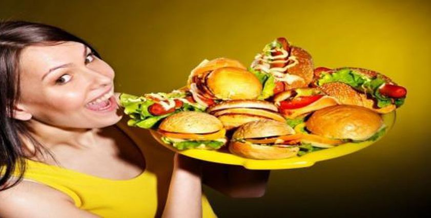 خبير تغذية يوضح كيفية التخلص من العادات الغذائية السيئة