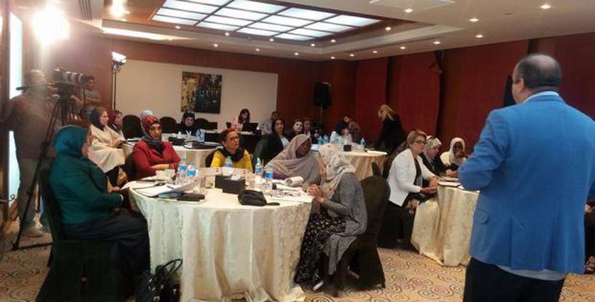 تواصل فعاليات اليوم الثاني للدورة التدريبية لمنظمة المرأة العربية

 في مجال الأمن والسلام بالقاهرة
