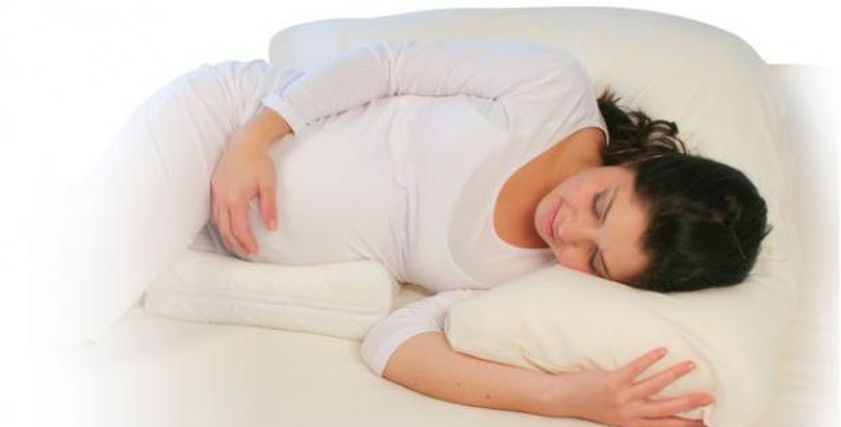 امرأة تعاني من التعب اثناء فترة الحمل