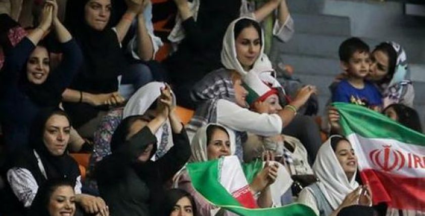 السماح للبنات الإيرانيات بحضور المباريات