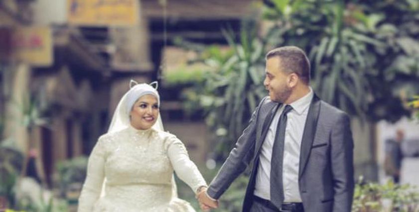 الشاب محمود الحديدي وزوجته نادية إدريس