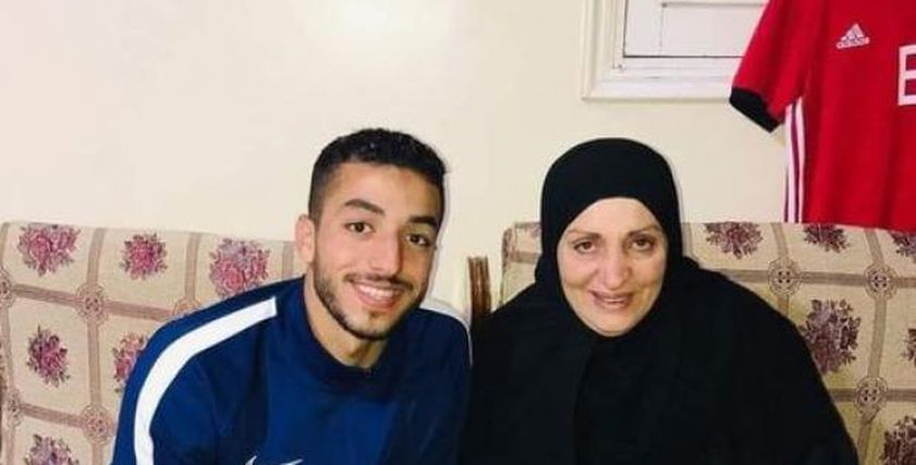محمد عبدالمنعم ووالدته