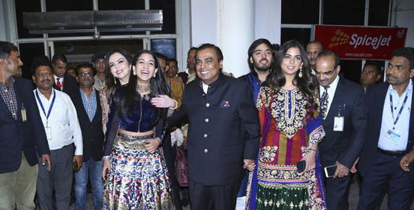 بالصور| قبل زواج ابنة أغنى رجل أعمال بالهند.. 4 حفلات زفاف أسطورية