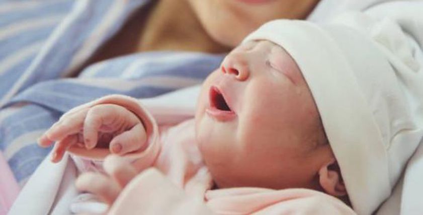 متى ينتظم نوم الطفل حديث الولادة؟- تعبيرية