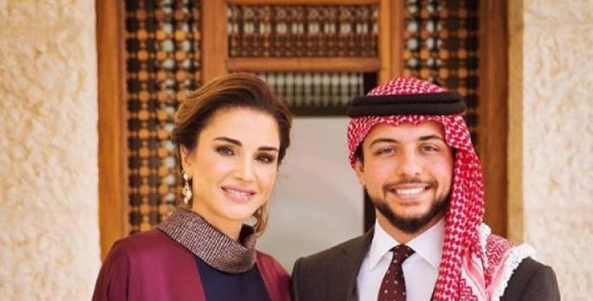 الأمير حسين يعايد والدته الملكة رانيا في عيد ميلادها: