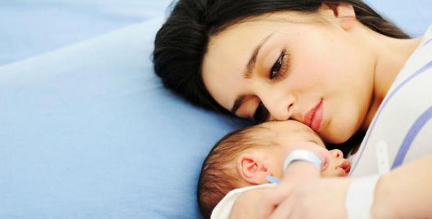 دراسة تربط بين اكتئاب الأم وتعرض الأطفال للخطر