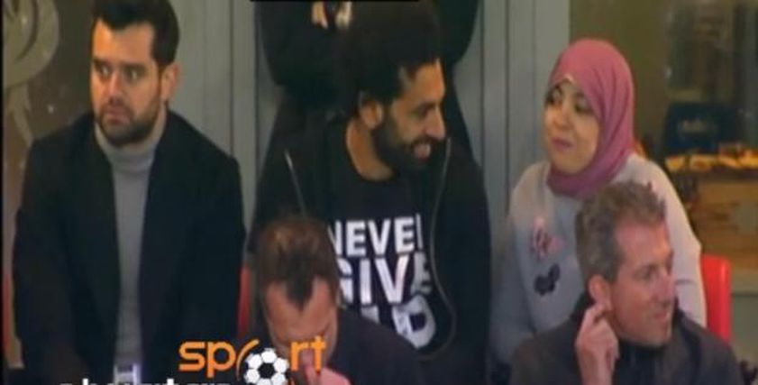 مواقف جمعت محمد صلاح بزوجته.