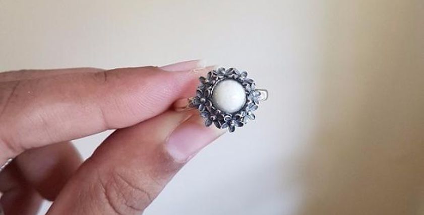 مجوهرات مصنوعة من لبن الأم