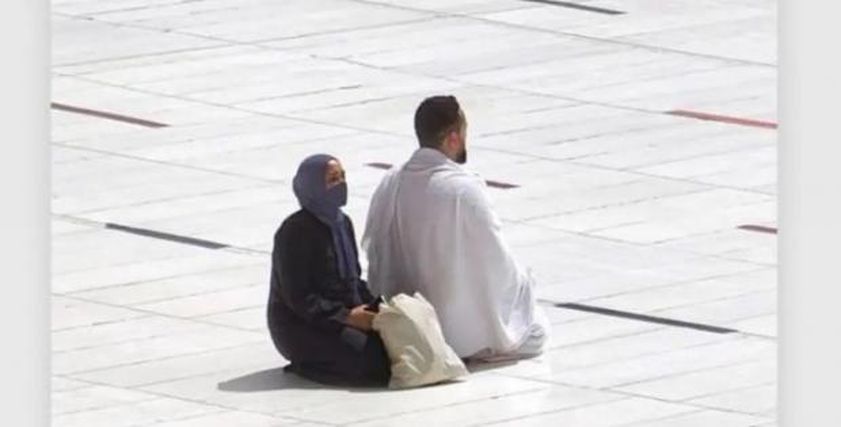 الفتاة وأخوها من ألمسجد الحرام