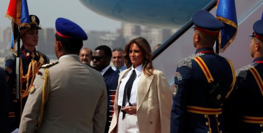 ميلانيا ترامب عند وصولها مطار القاهرة
