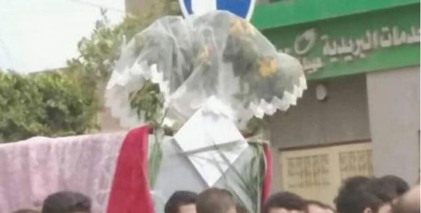 نعش عروس ههيا مزين بالطرحة والورود