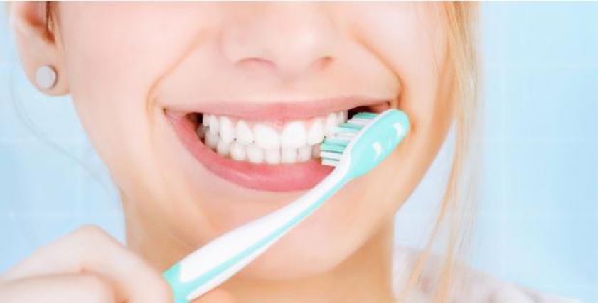 تنظيف الأسنان الصحيحة في الوقت المناسب تعبيرية