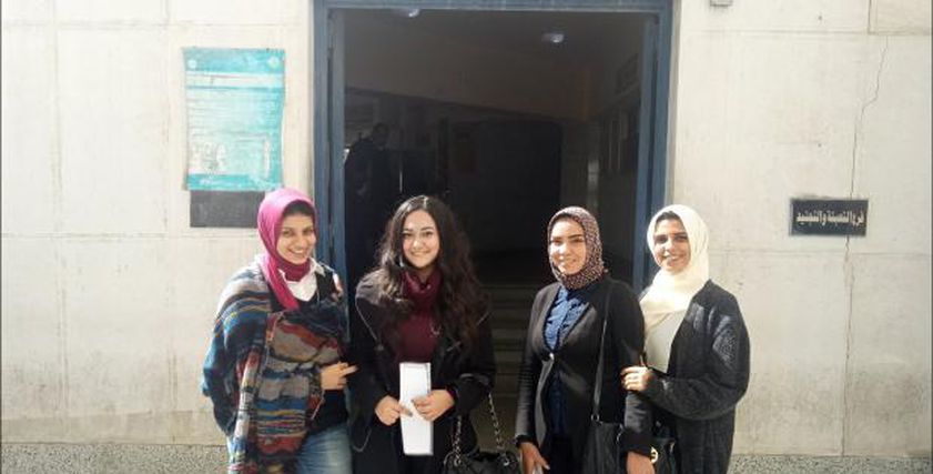 الفتيات الأربع المتقدمات بأوراق التطوع في الجيش المصري