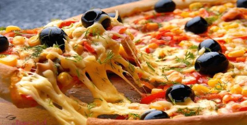 طريقة عمل البيتزا بطريقة سهلة وسريعة مثل المطاعم