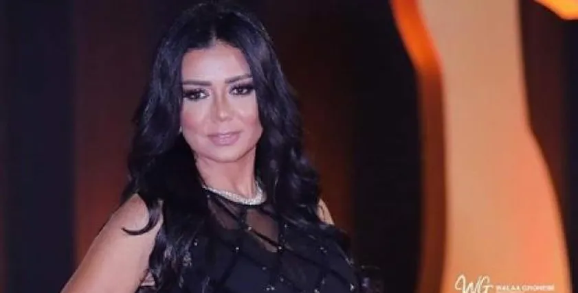 بالفيديو| رانيا يوسف تتحدث عن فستانها المثير: