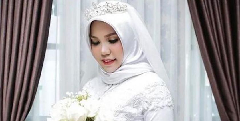 تنفيذا لوصية خطيبها.. تلتقط صورا بفستان زفافها بعد وفاته