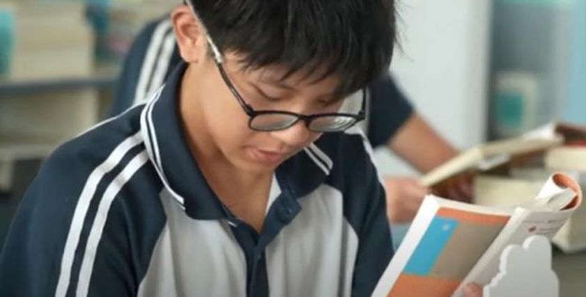 أحد طلاب المدرسة الصينية
