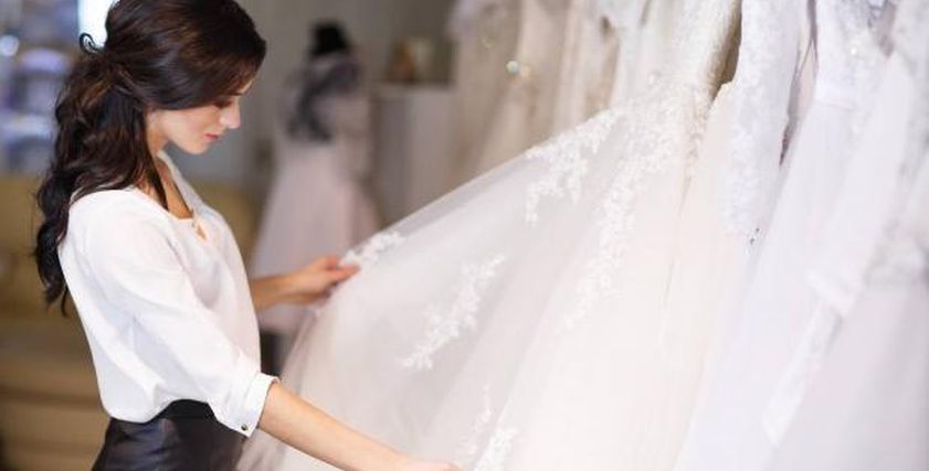 البحث عن فستان الزفاف
