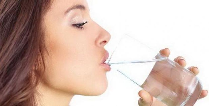 5 فوائد لشرب الماء فور الاستيقاظ