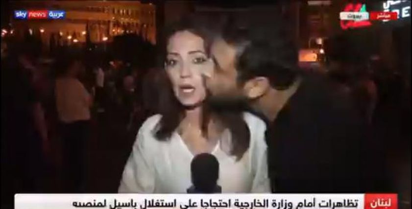 مراسلة لبنانية تتعرض لموقف محرج
