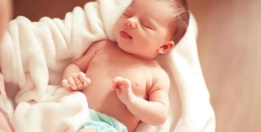 علاج ترجيع الأطفال حديثي الولادة