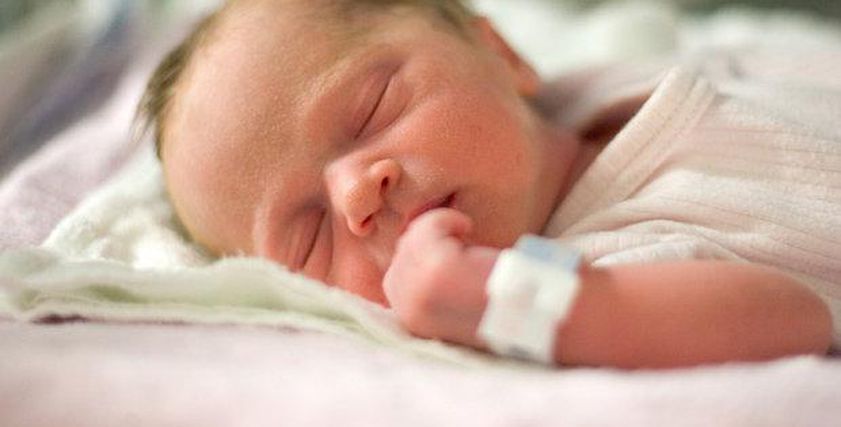 دراسة تكشف عن معاناة يواجهها الآباء والأمهات مع قدوم مولود جديد