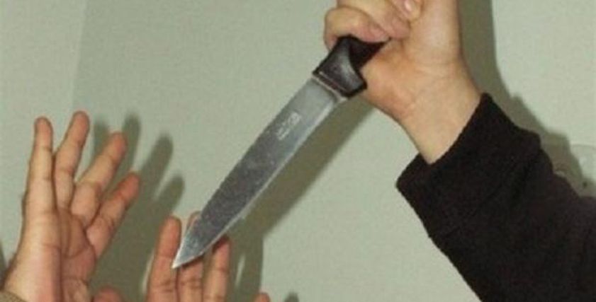 شاب يقدم على قتل صديقته طعنًا بالسكين