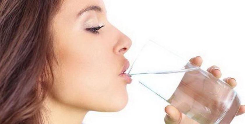 أهمية شرب الماء للوقاية من فيروس كورونا