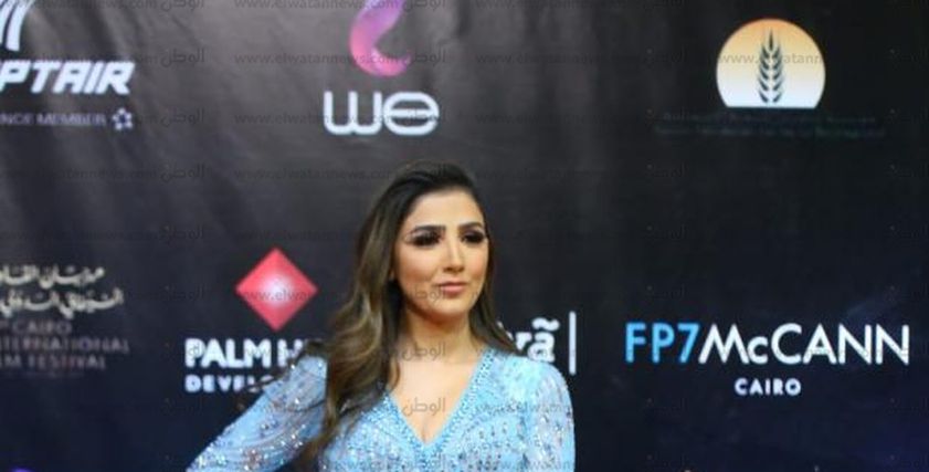 الفنانة مي عمر