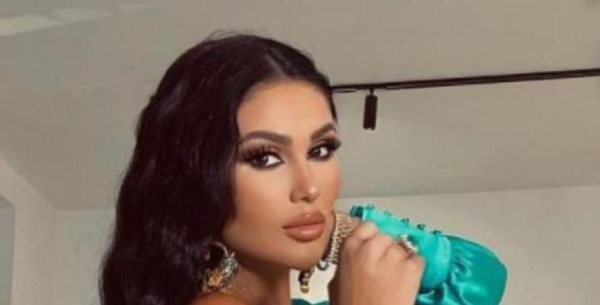 الفنانة شيرين أبو العز